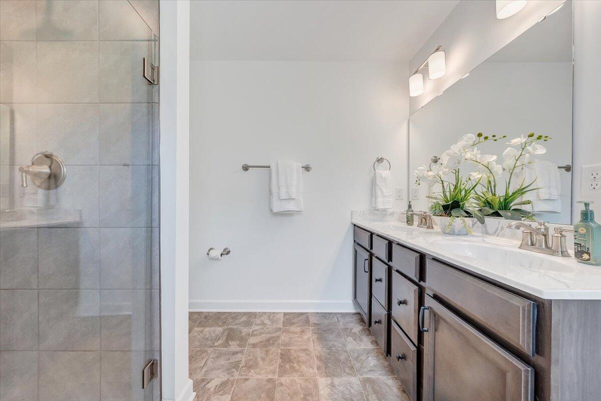 2130 Kings Walk DR NE