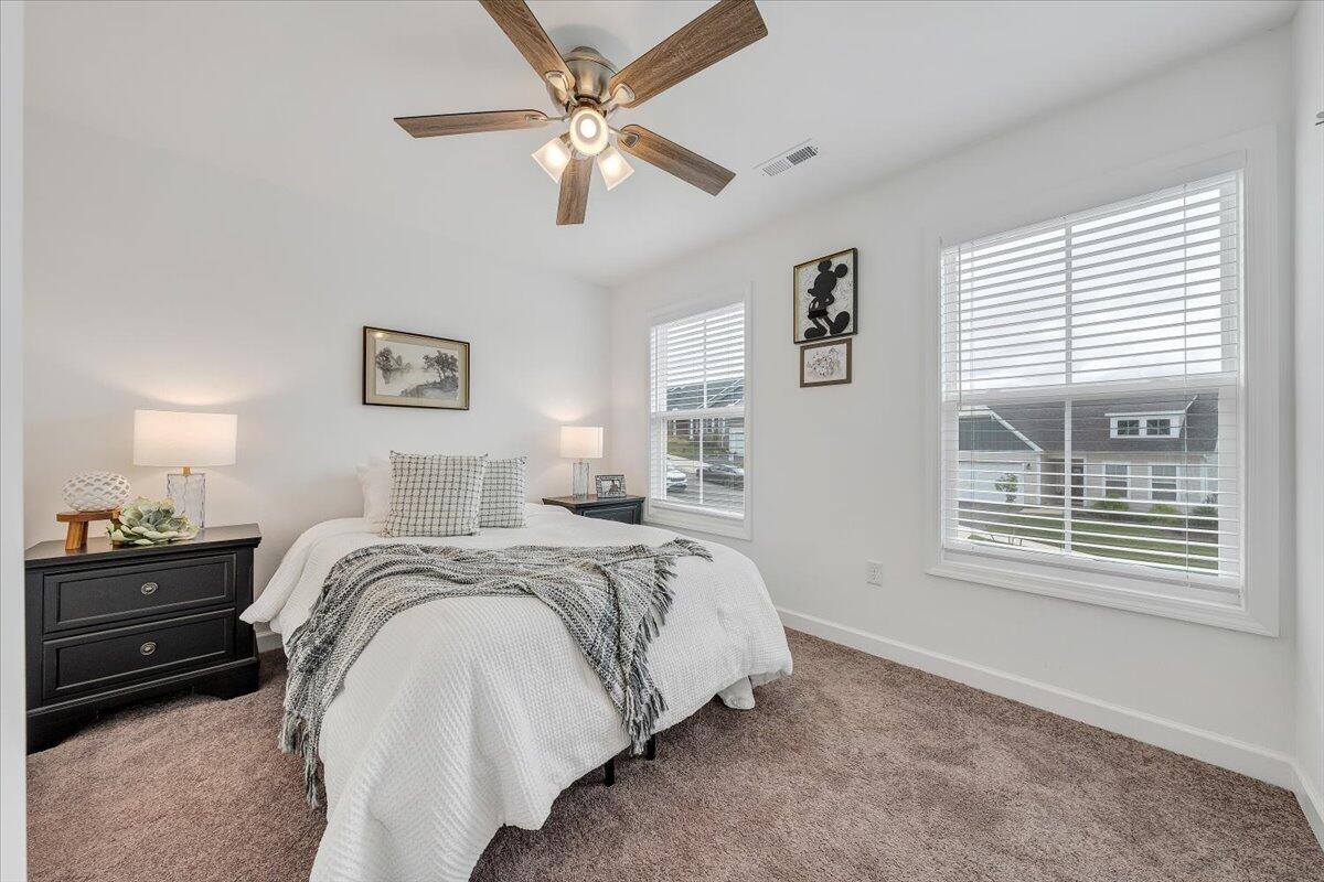 2130 Kings Walk DR NE