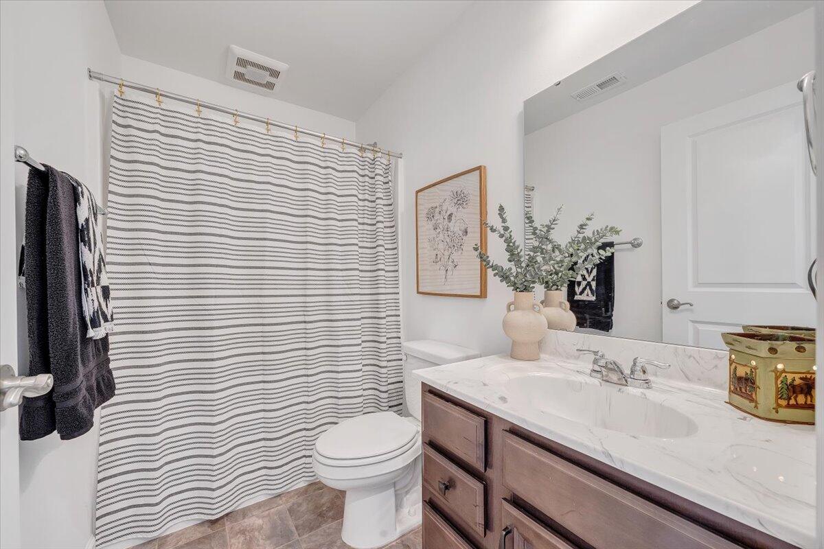 2130 Kings Walk DR NE