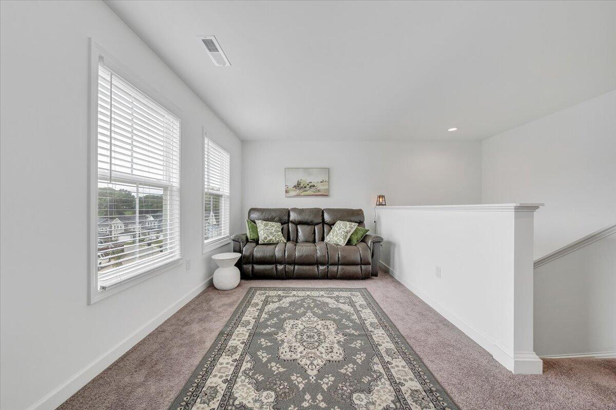 2130 Kings Walk DR NE