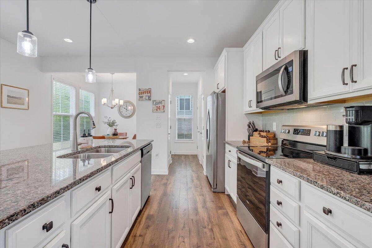 2130 Kings Walk DR NE