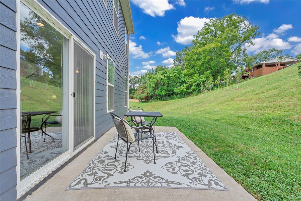 2130 Kings Walk DR NE