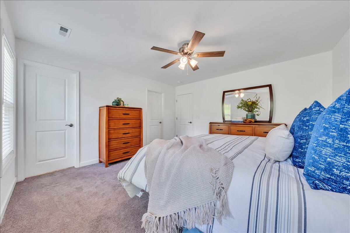 2130 Kings Walk DR NE