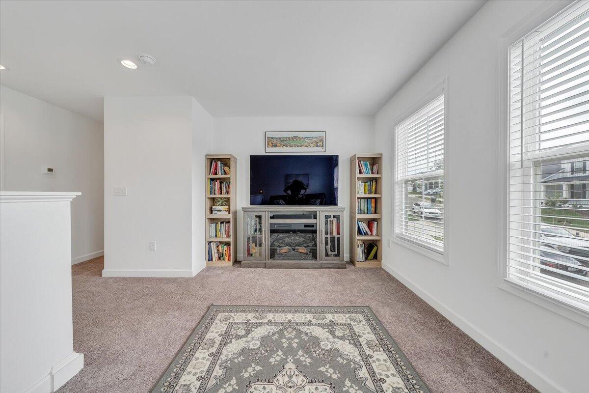 2130 Kings Walk DR NE