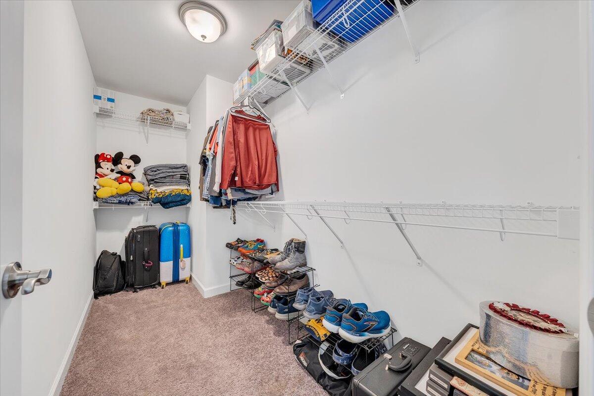 2130 Kings Walk DR NE