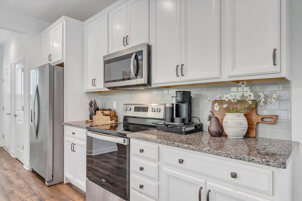 2130 Kings Walk DR NE