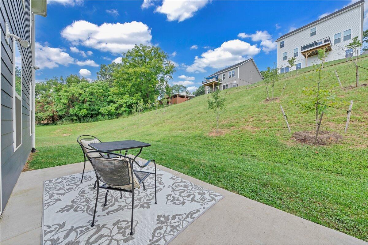 2130 Kings Walk DR NE