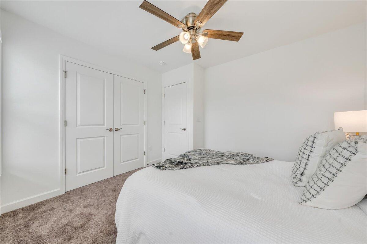 2130 Kings Walk DR NE