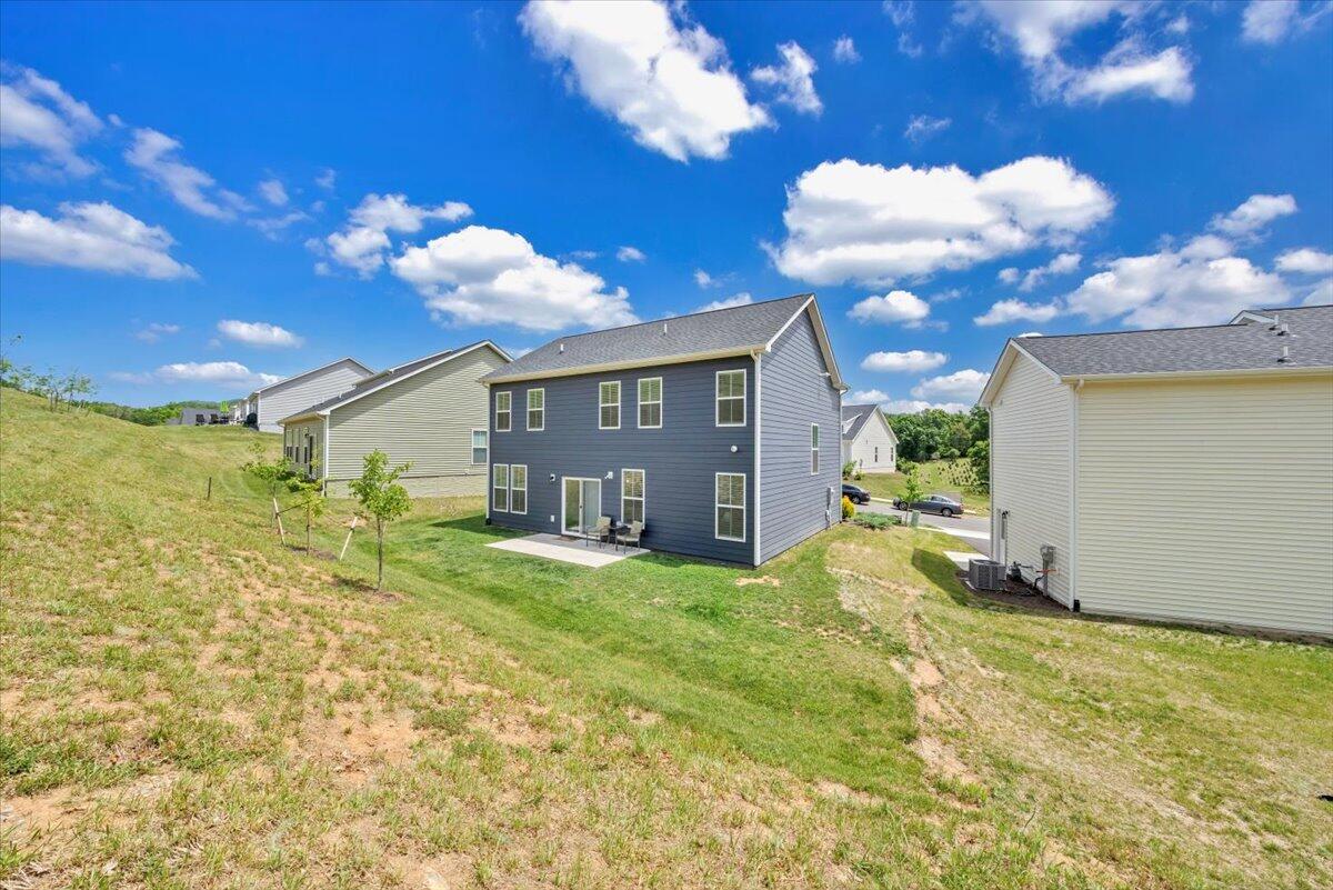 2130 Kings Walk DR NE