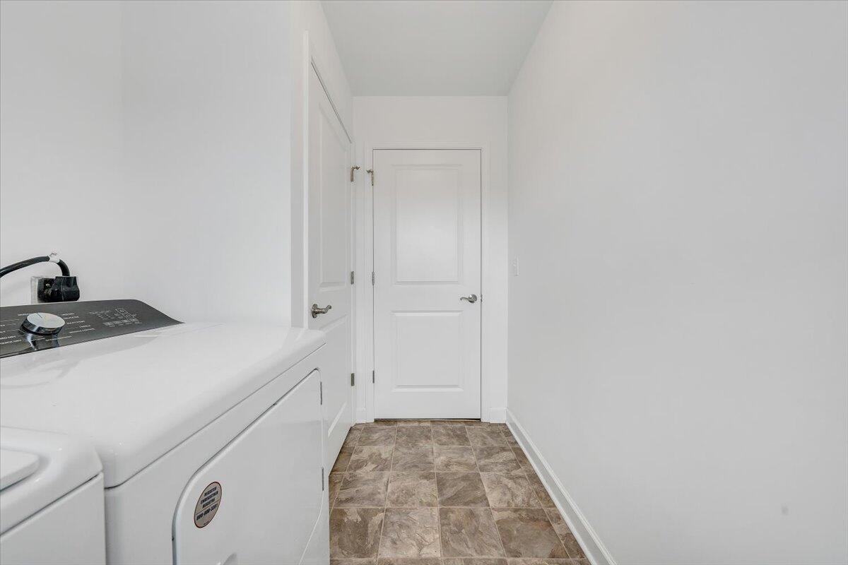 2130 Kings Walk DR NE