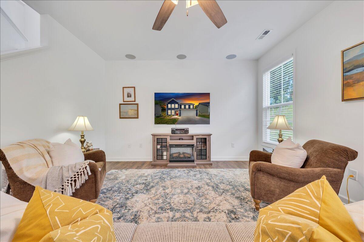 2130 Kings Walk DR NE