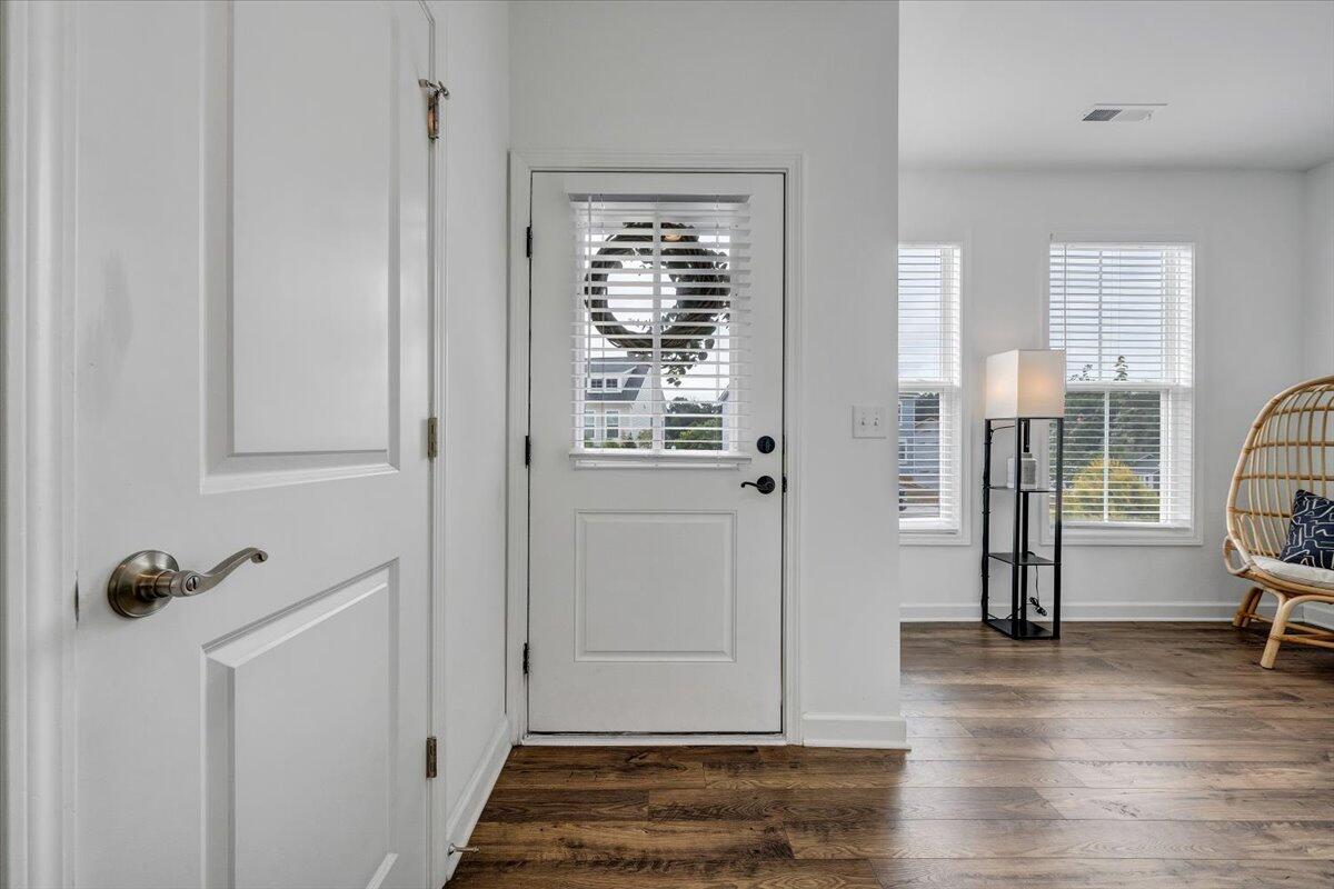 2130 Kings Walk DR NE