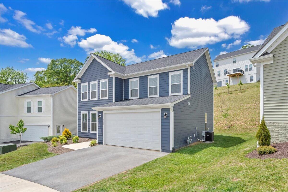 2130 Kings Walk DR NE