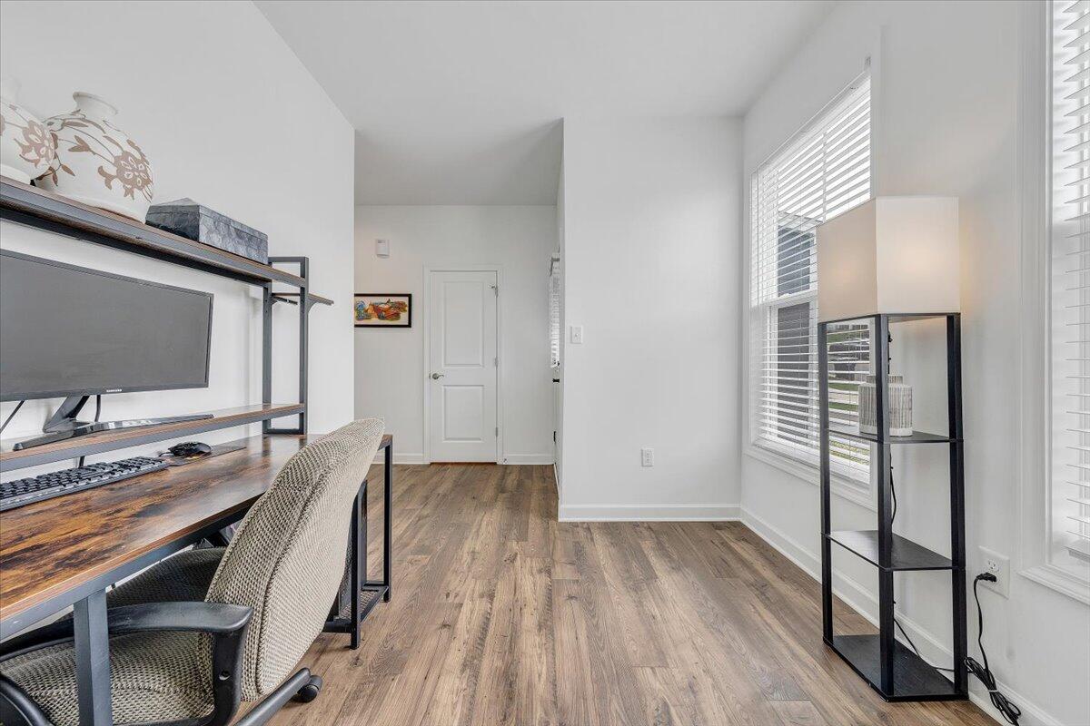 2130 Kings Walk DR NE