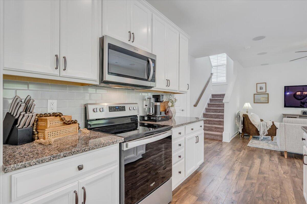 2130 Kings Walk DR NE