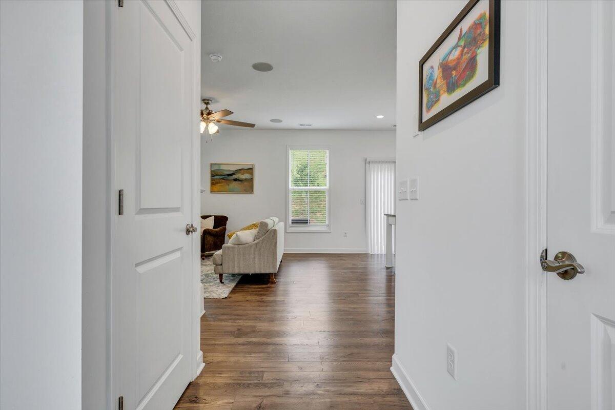 2130 Kings Walk DR NE