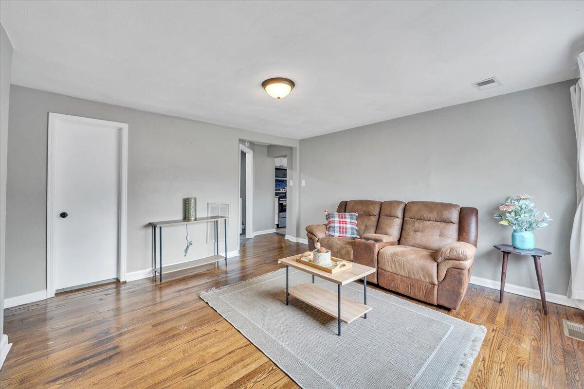 383 Ridge RD