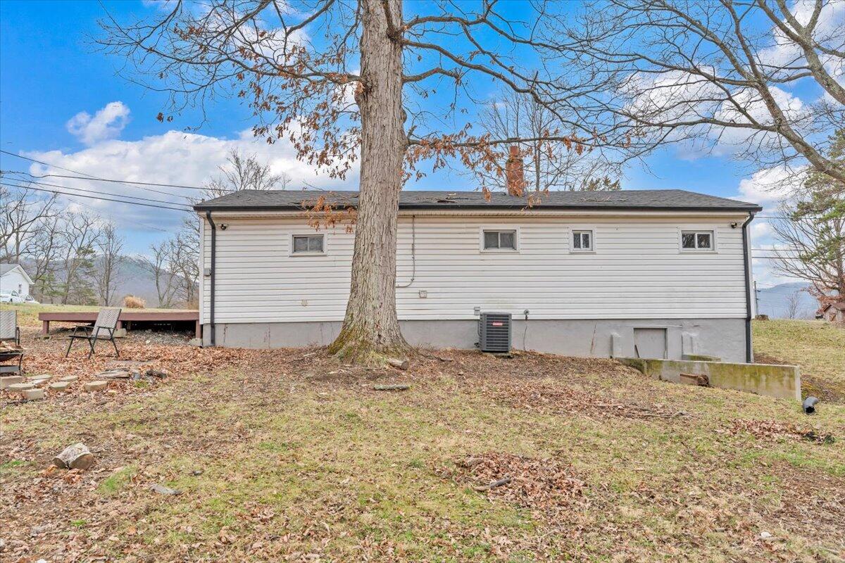 383 Ridge RD