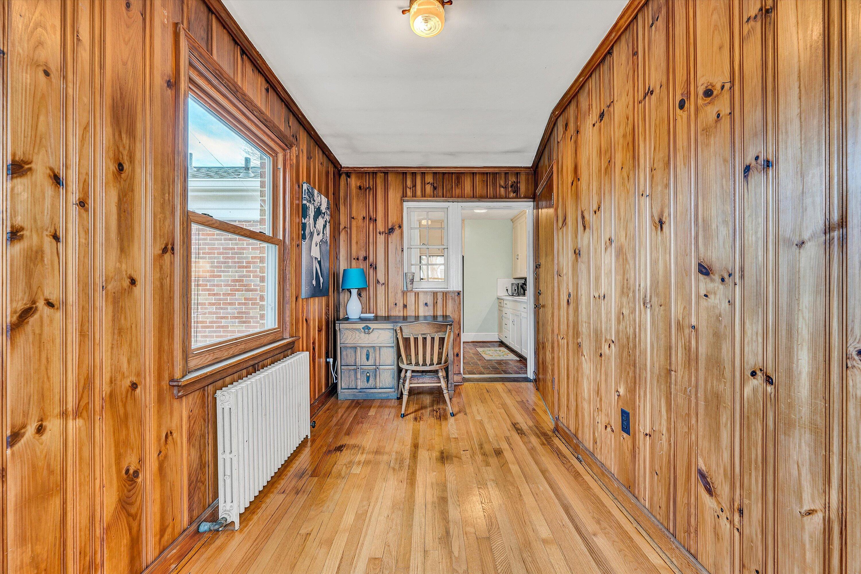 1933 Windsor AVE SW Unit: 4