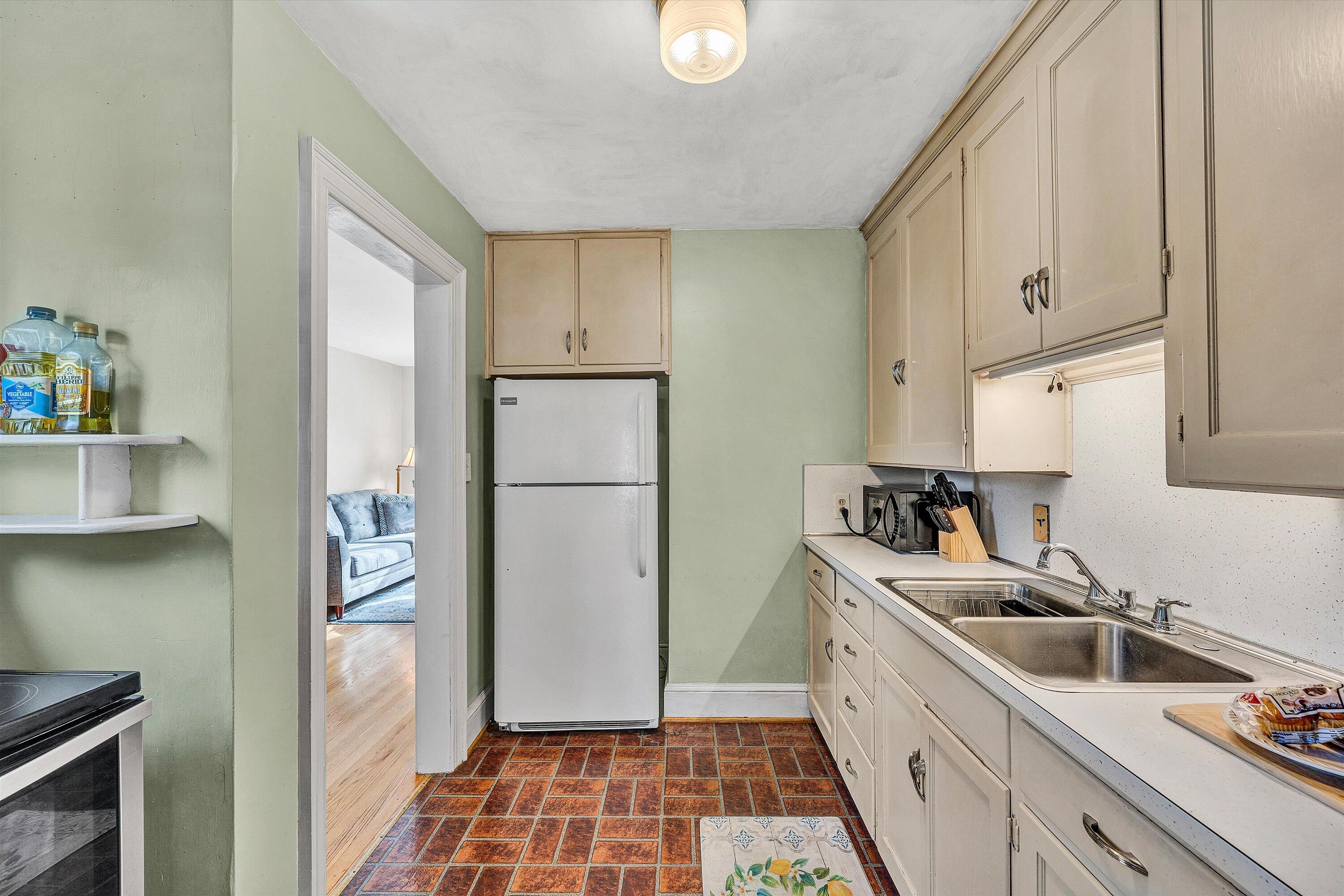 1933 Windsor AVE SW Unit: 4