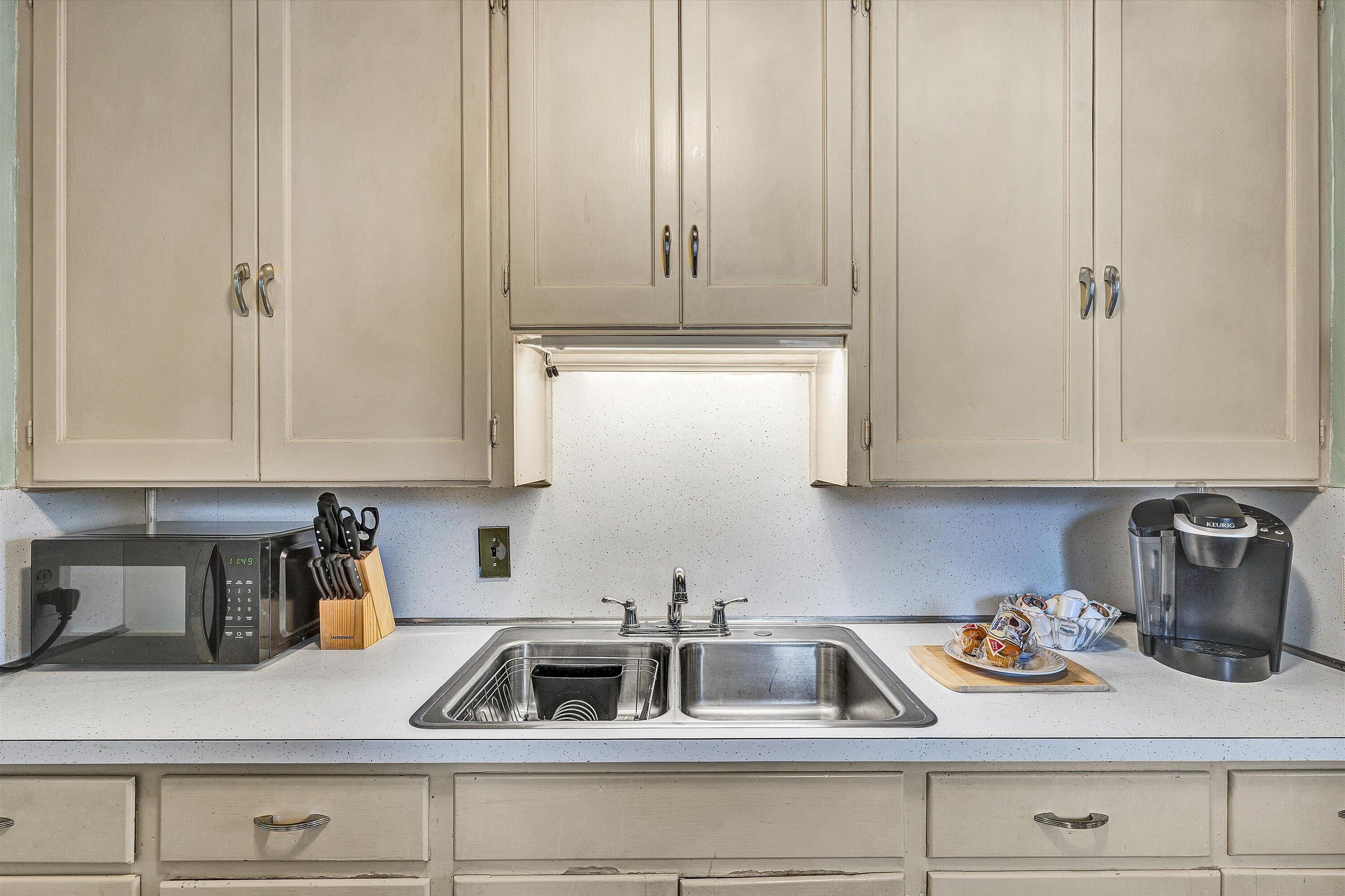 1933 Windsor AVE SW Unit: 4