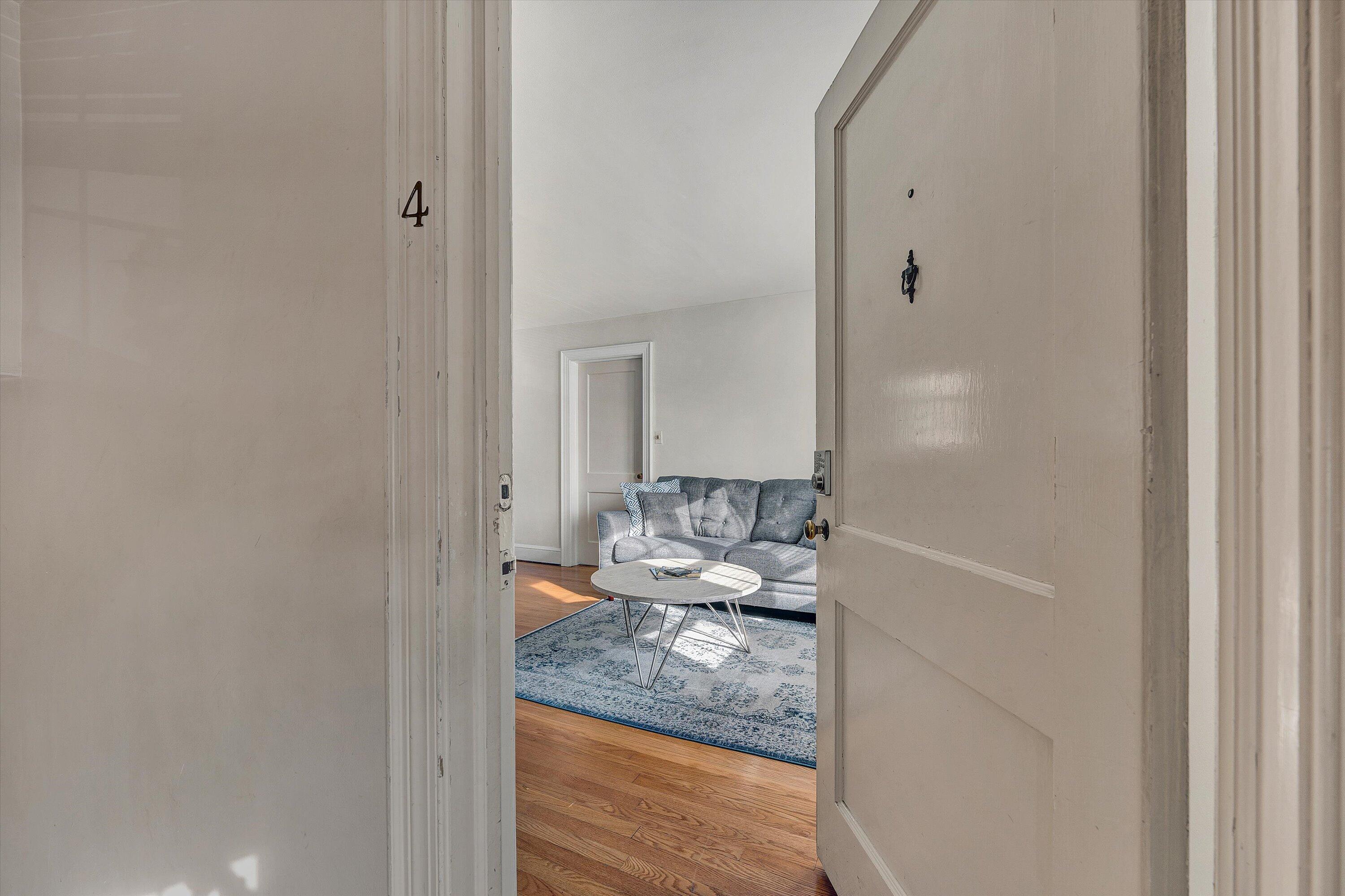 1933 Windsor AVE SW Unit: 4