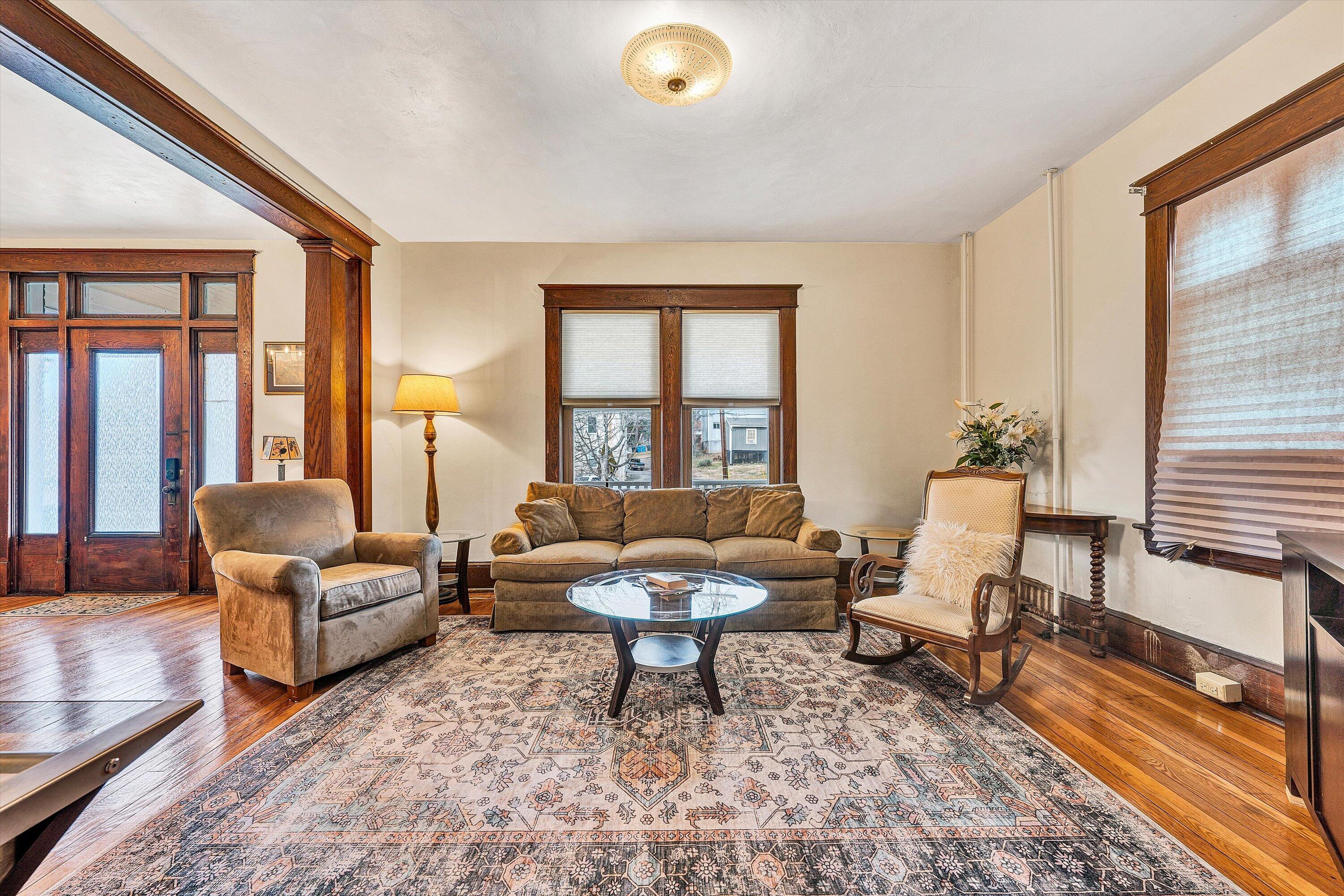 1602 Memorial AVE SW