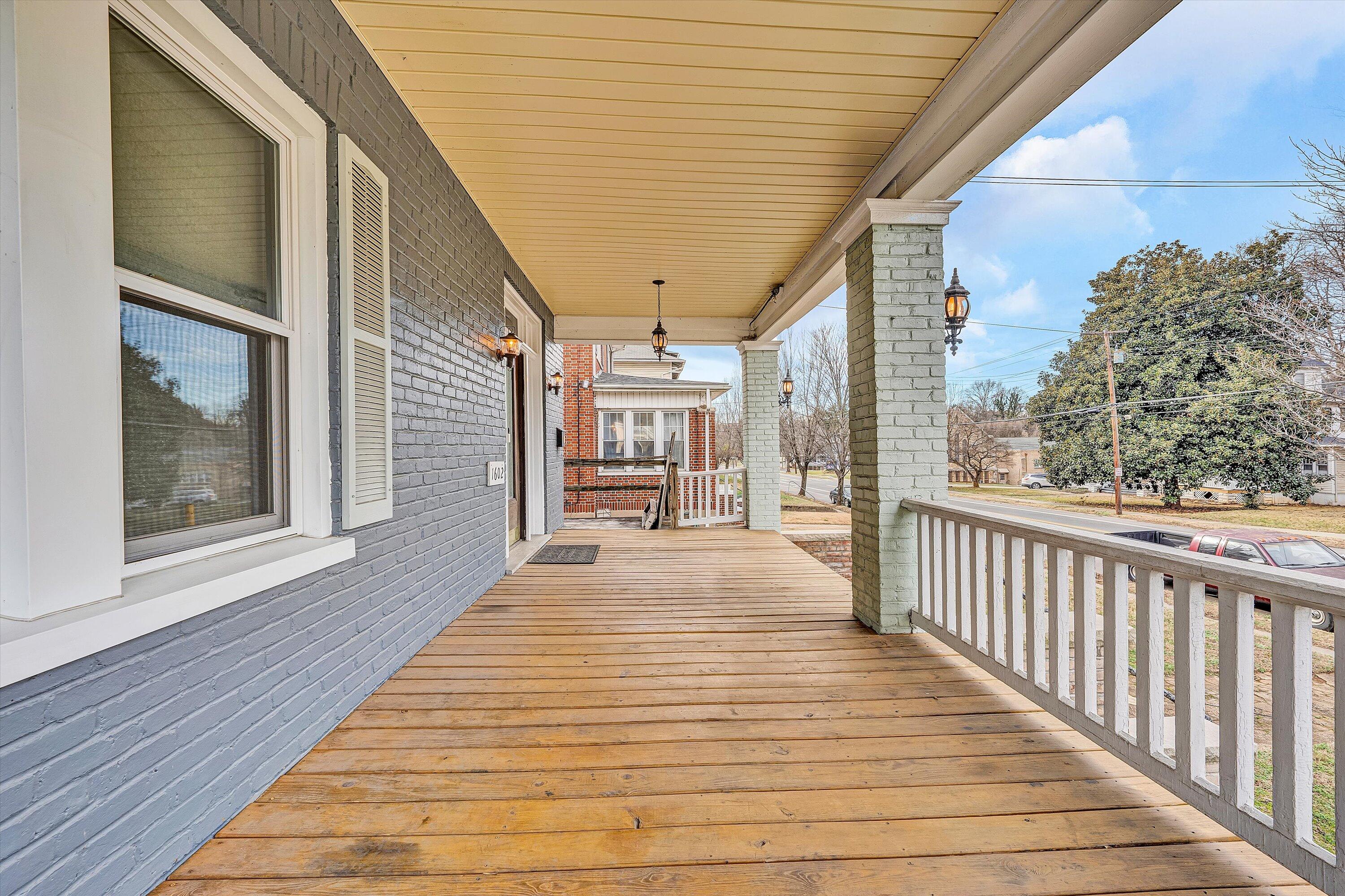 1602 Memorial AVE SW