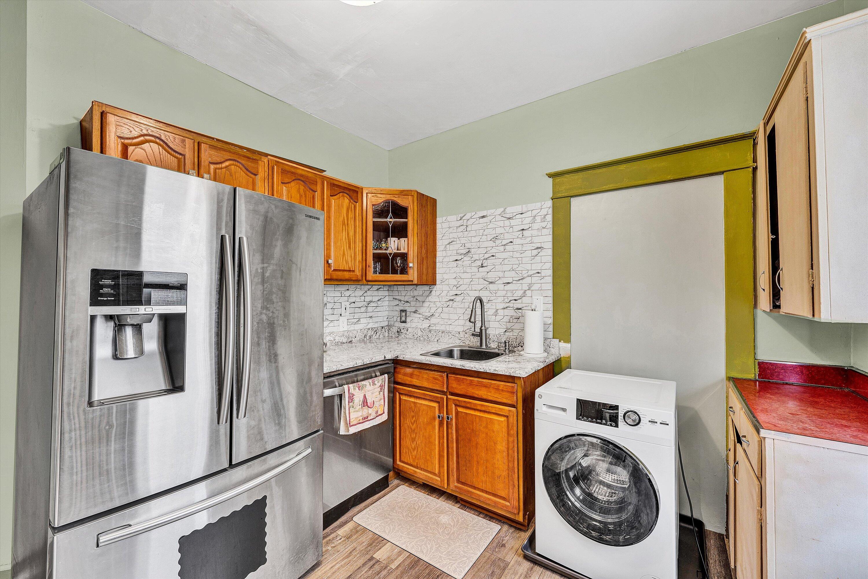 1602 Memorial AVE SW