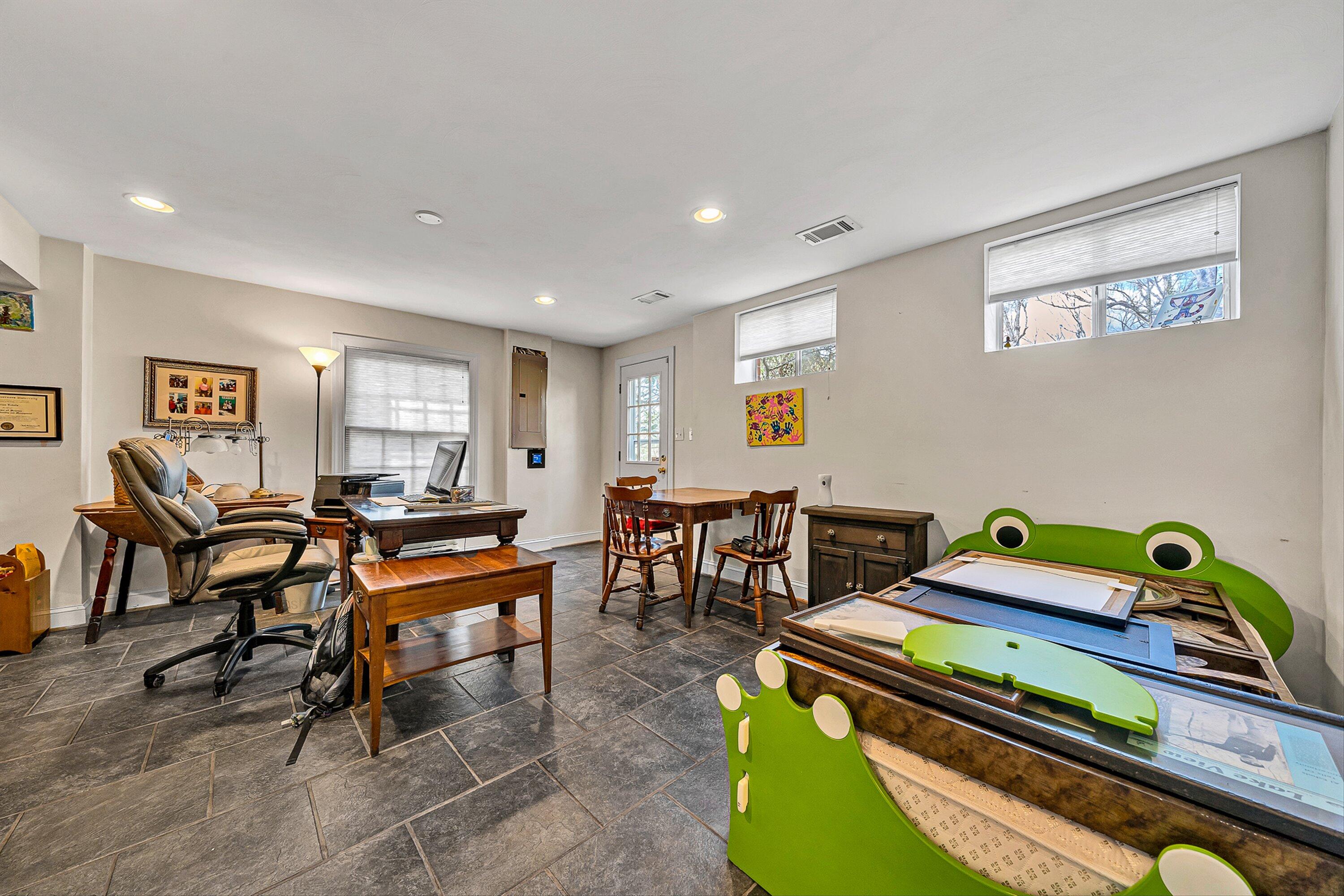 3535 Windsor Oaks CIR SW