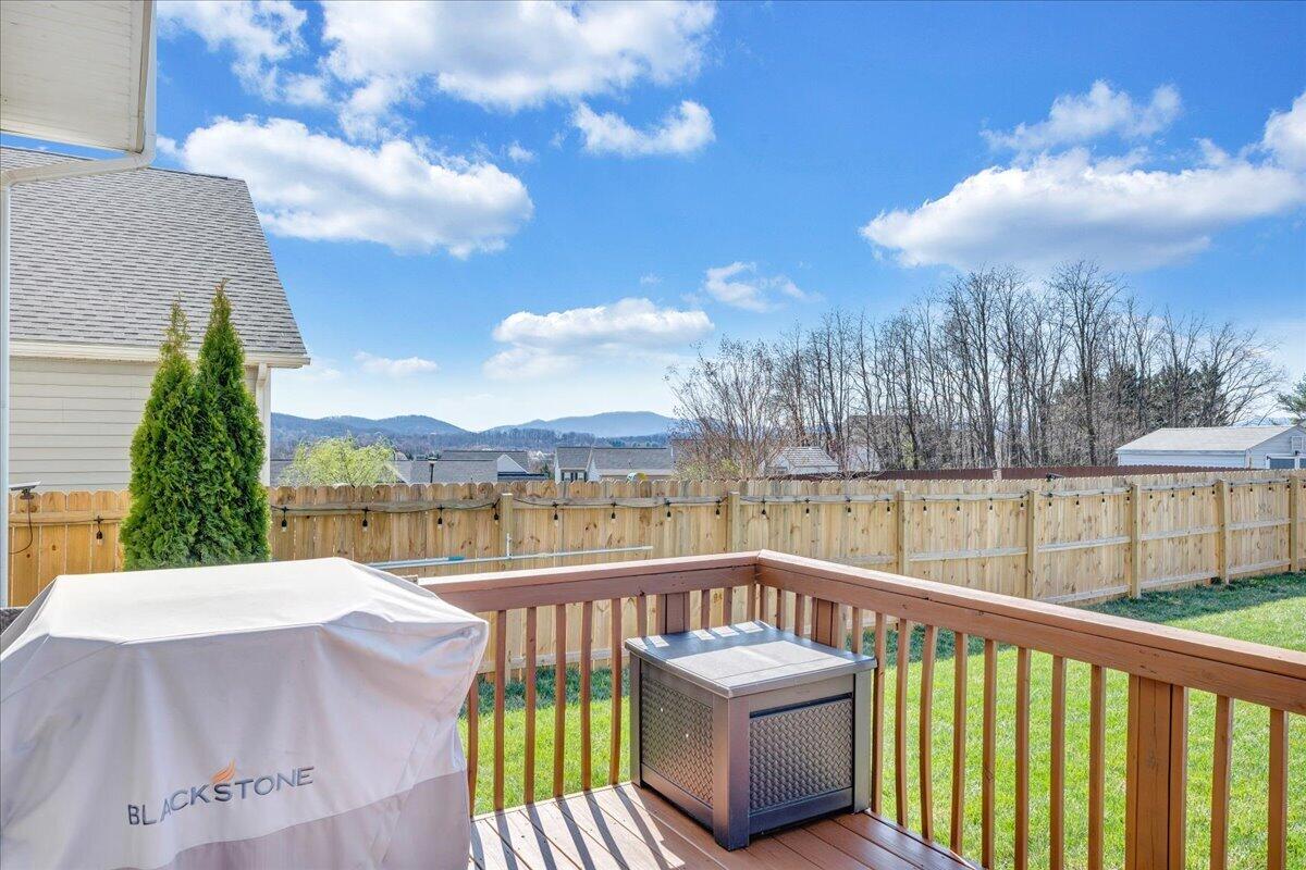 2064 Lawson LN