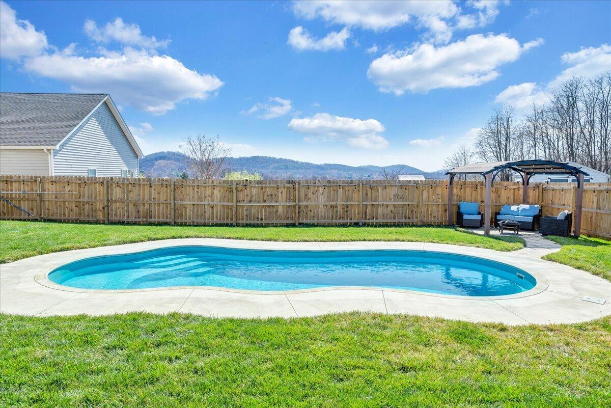 2064 Lawson LN