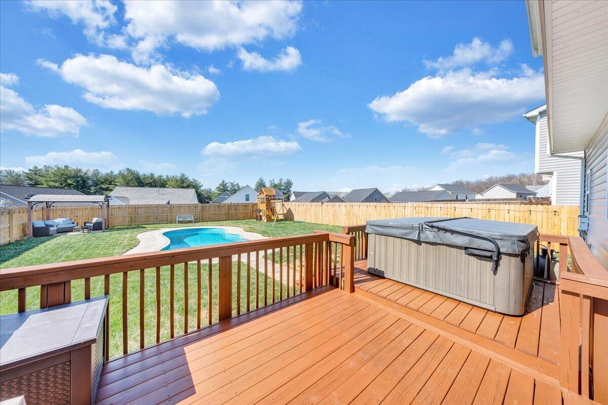 2064 Lawson LN