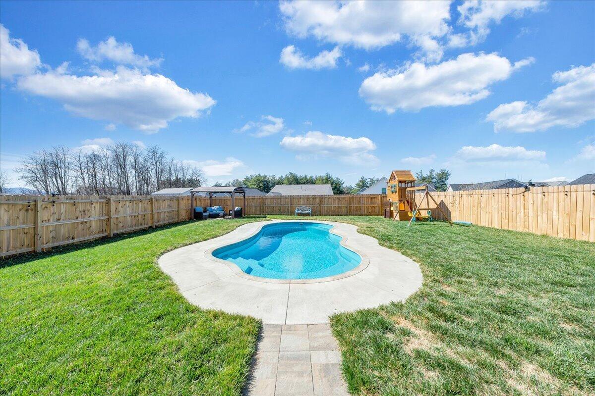 2064 Lawson LN