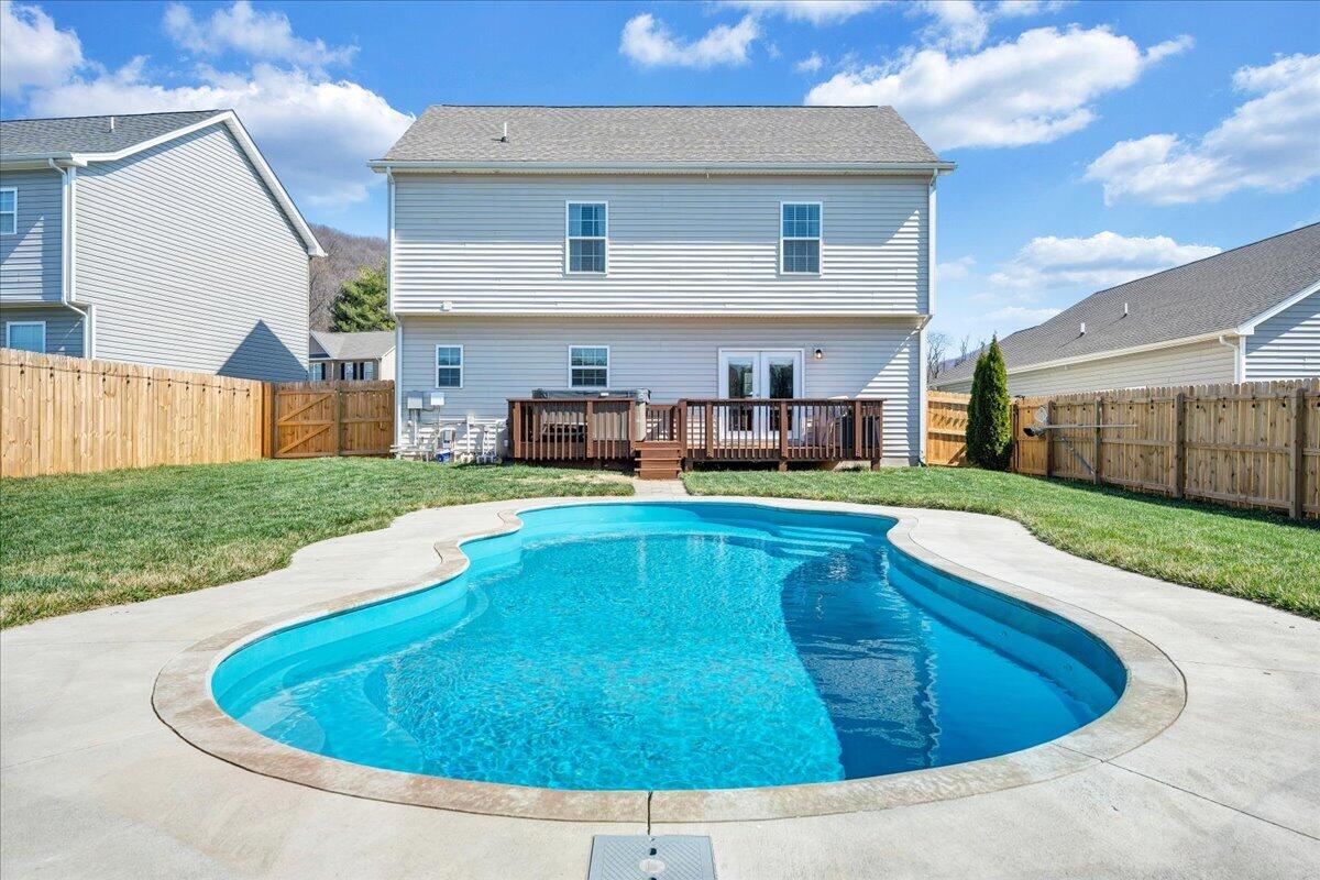 2064 Lawson LN