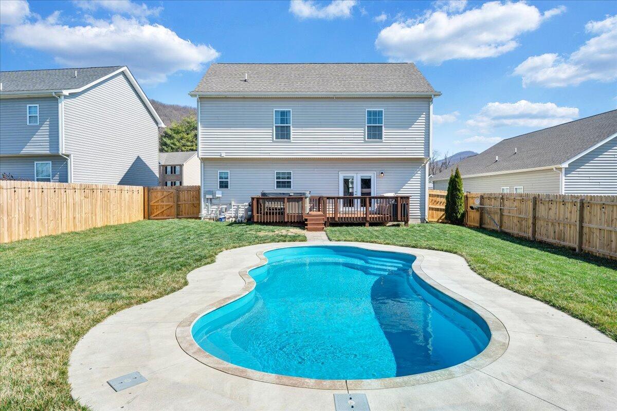 2064 Lawson LN
