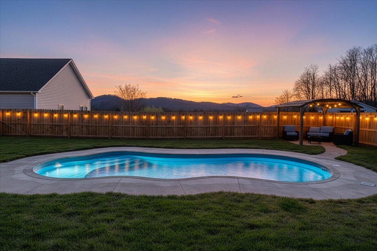 2064 Lawson LN