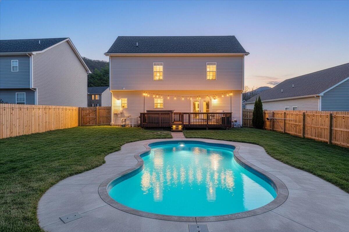 2064 Lawson LN