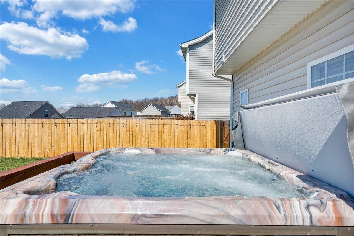 2064 Lawson LN