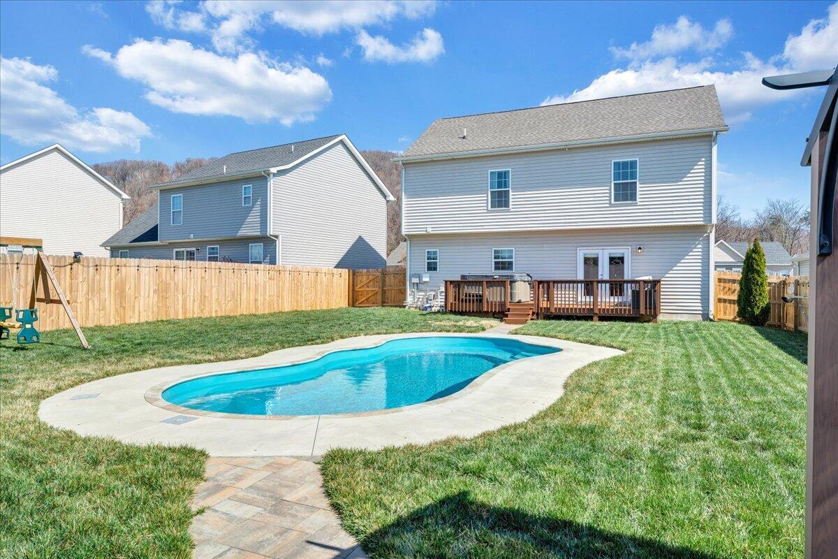 2064 Lawson LN