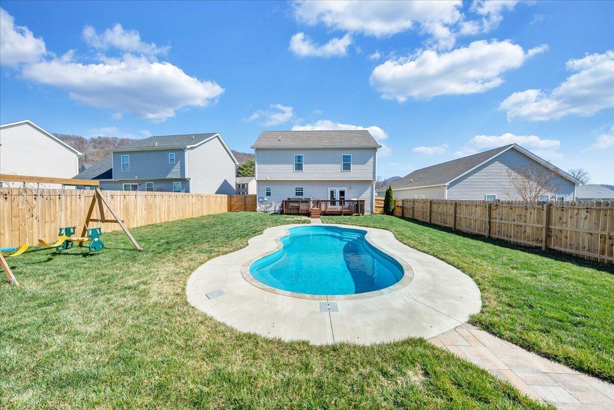 2064 Lawson LN
