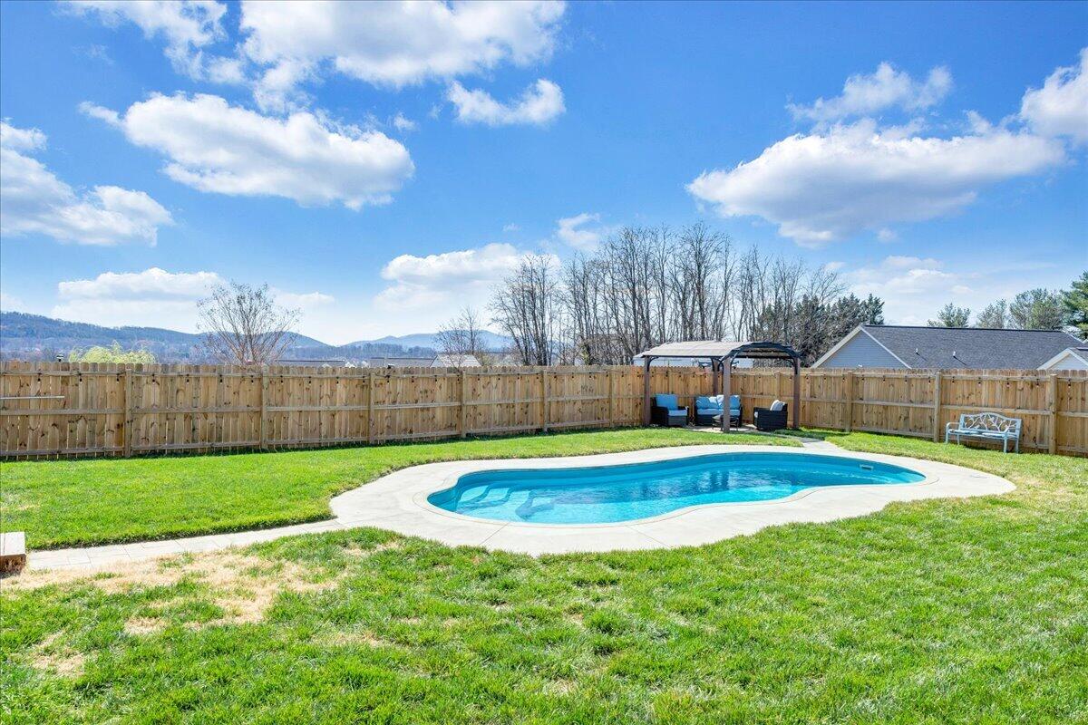 2064 Lawson LN