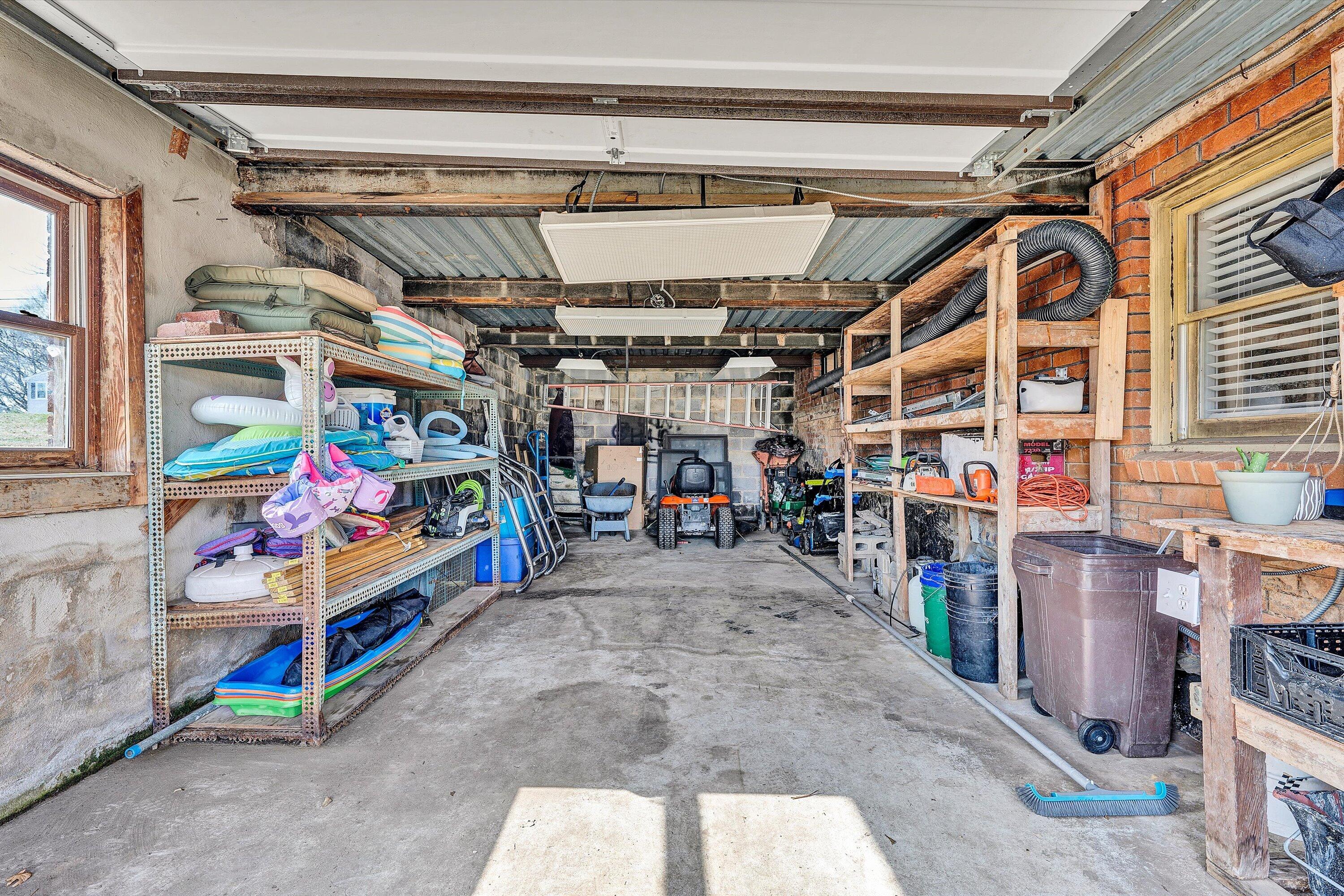 4043 Mockingbird Hill RD