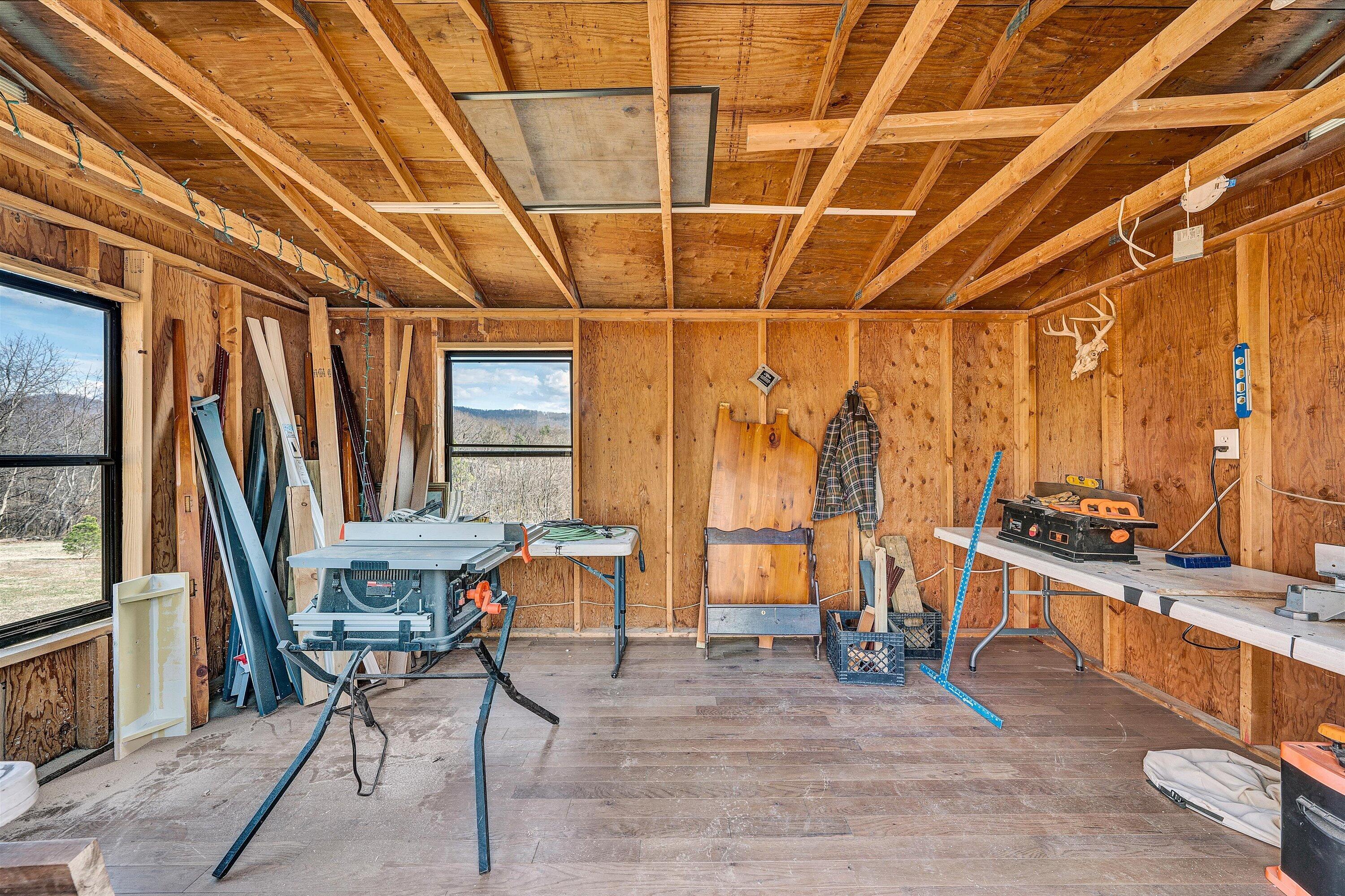 4043 Mockingbird Hill RD
