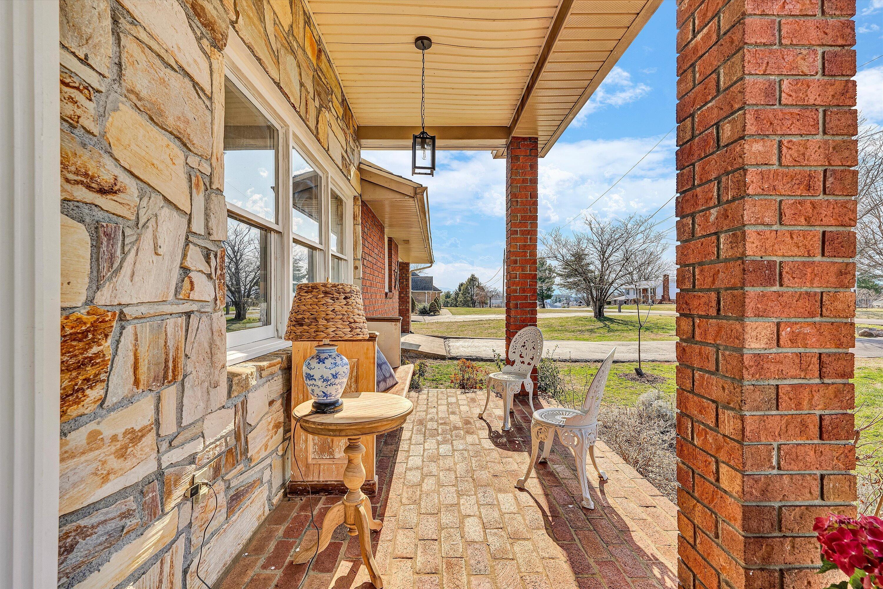 4043 Mockingbird Hill RD