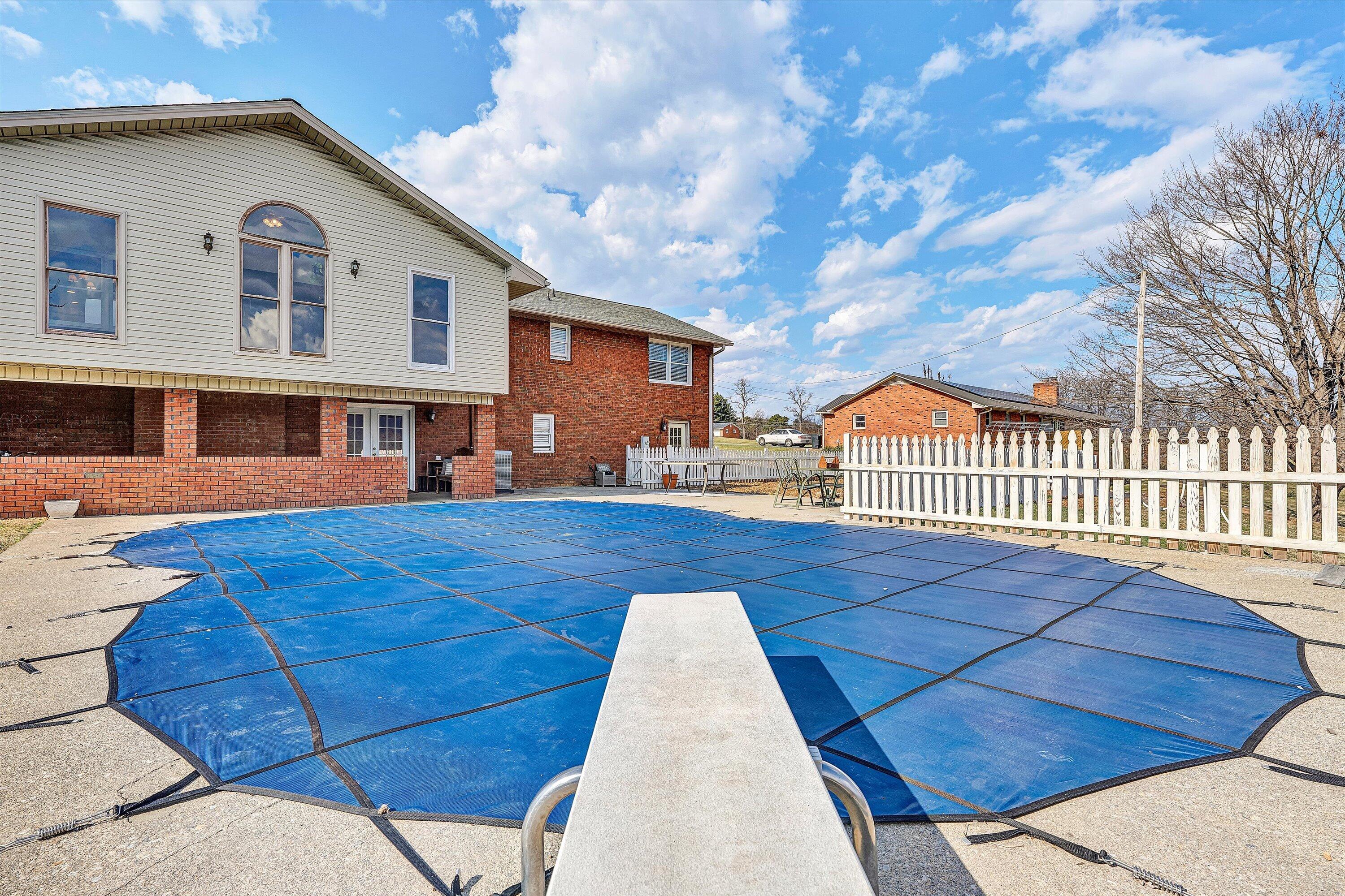 4043 Mockingbird Hill RD