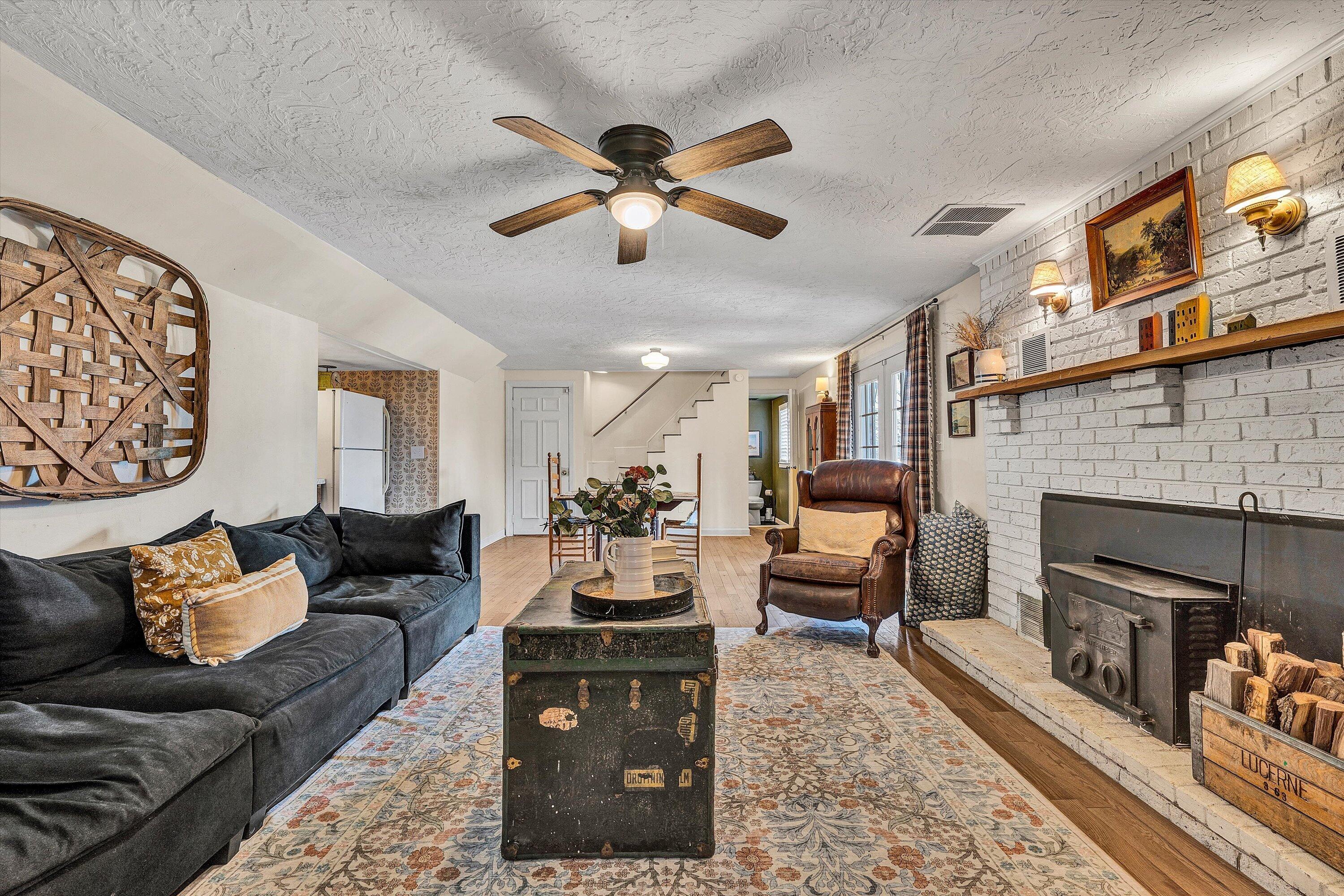 4043 Mockingbird Hill RD