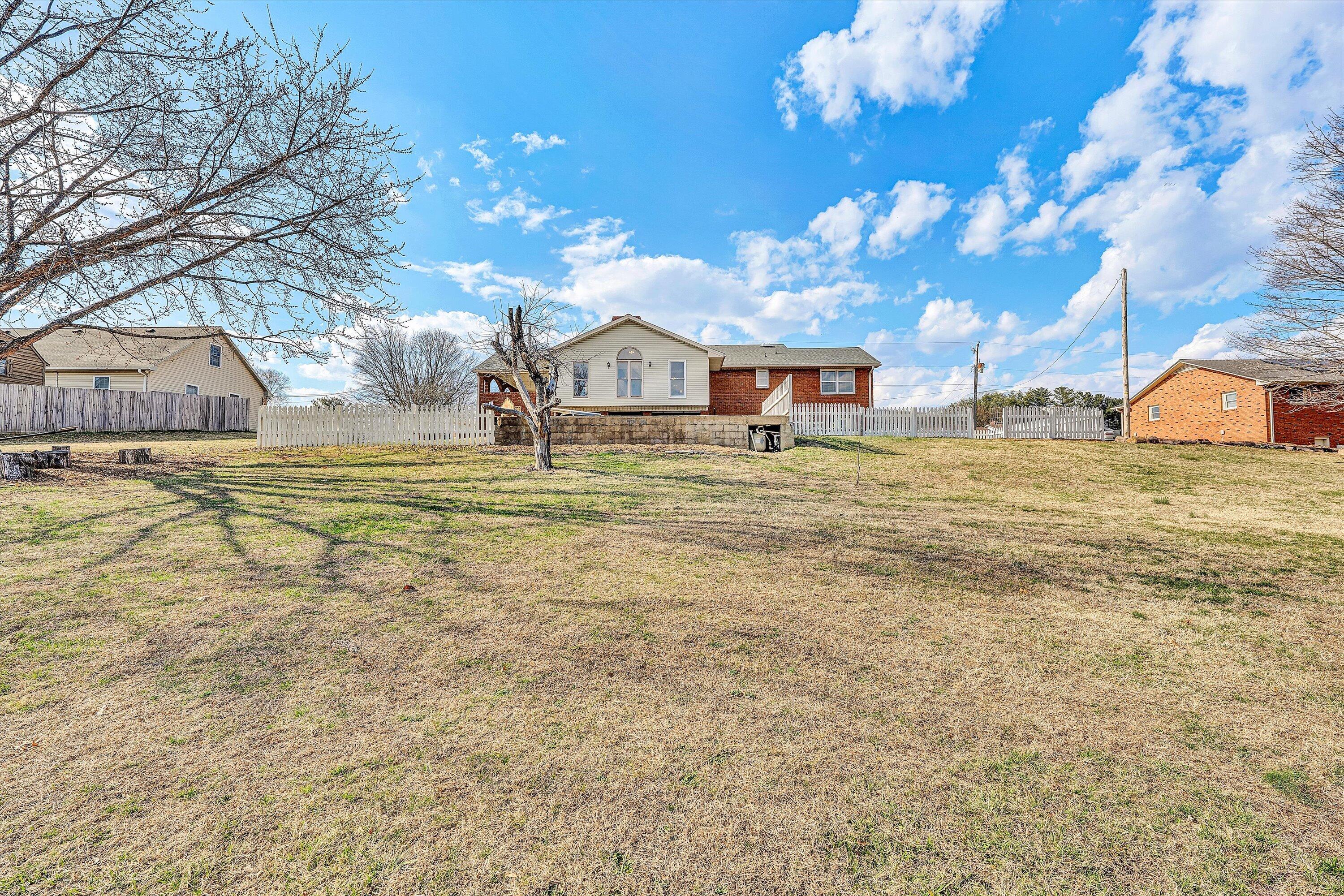 4043 Mockingbird Hill RD