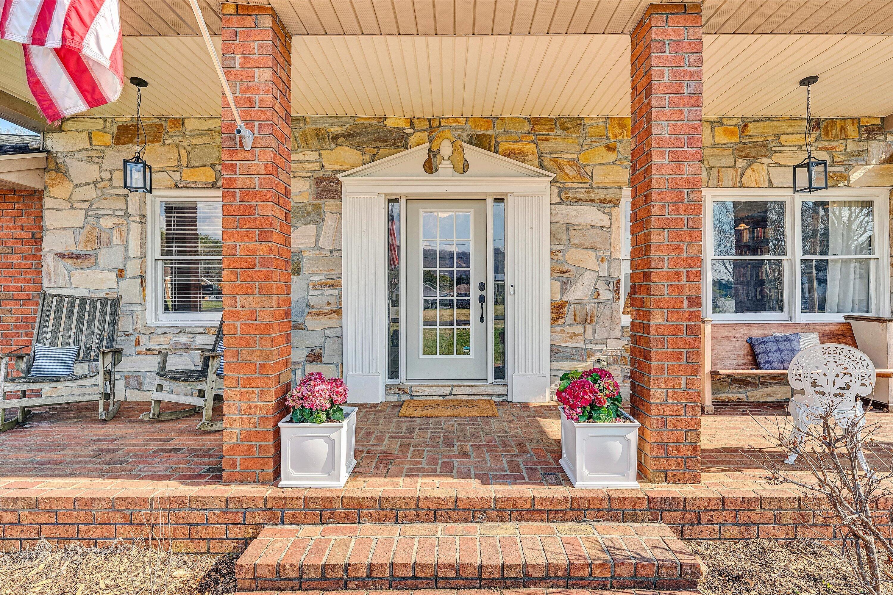 4043 Mockingbird Hill RD