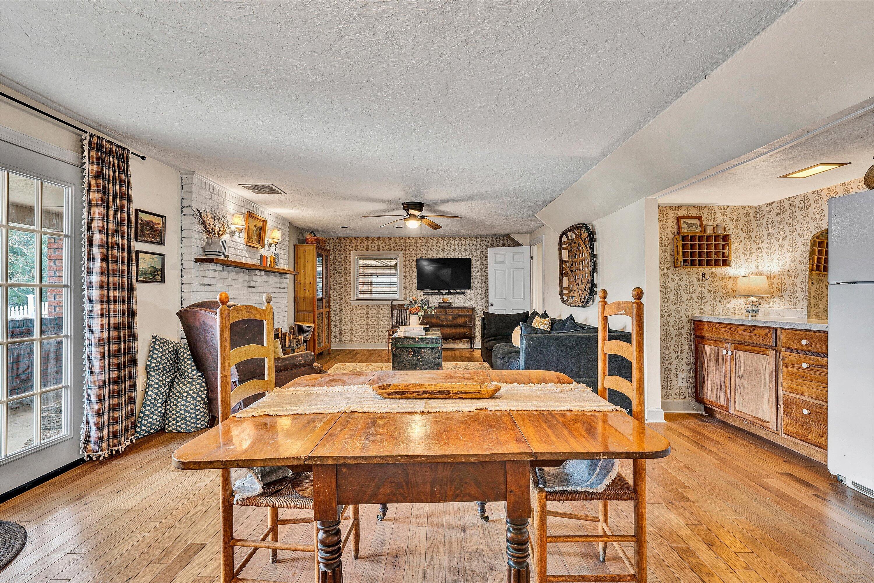 4043 Mockingbird Hill RD